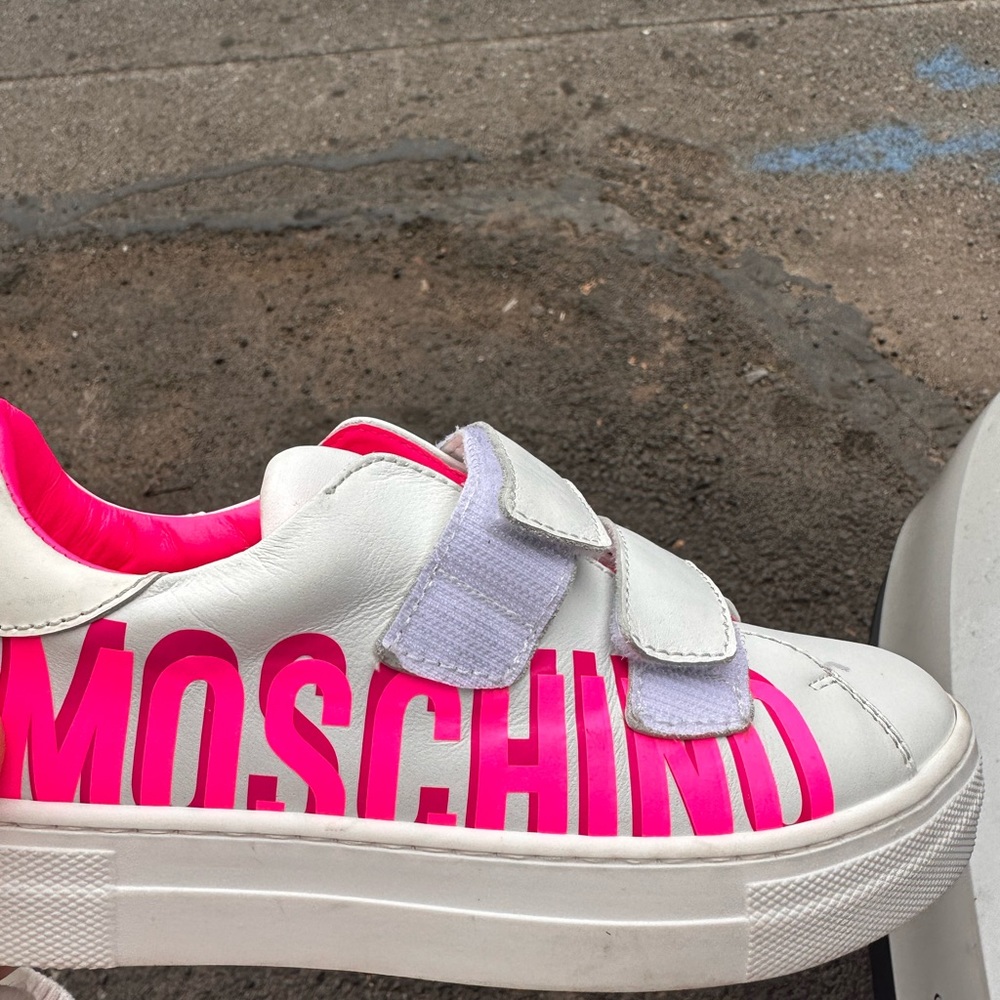 Wear just one time, it’s small to her, Inna very good condition with box